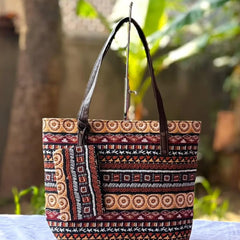 Women's Geometric Printed Tote Bag with Front Pocket